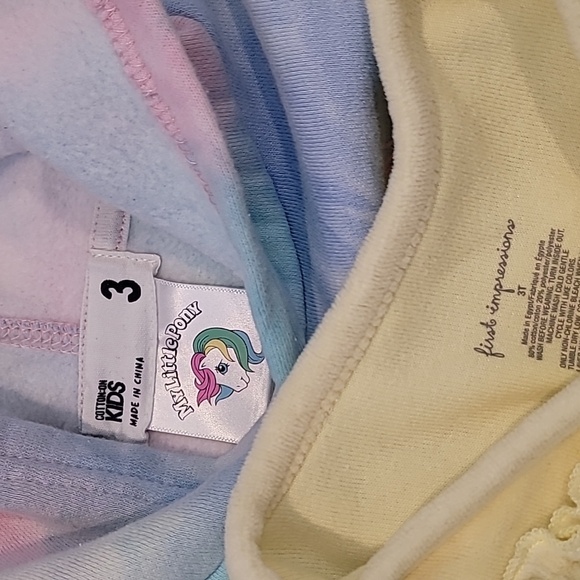 Lot 2 Girls Sweaters - Picture 2 of 4